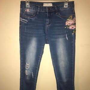 Mid-Rise Floral Design Jeans in Size 3